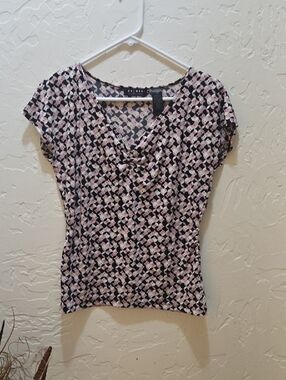 Axcess Black and Pink Geometric Short-Sleeve V-Neck Top